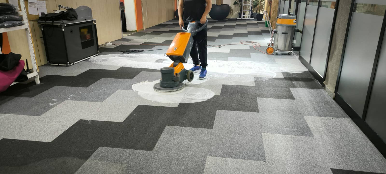 Kuru Küpük Ofis Halı Yıkama